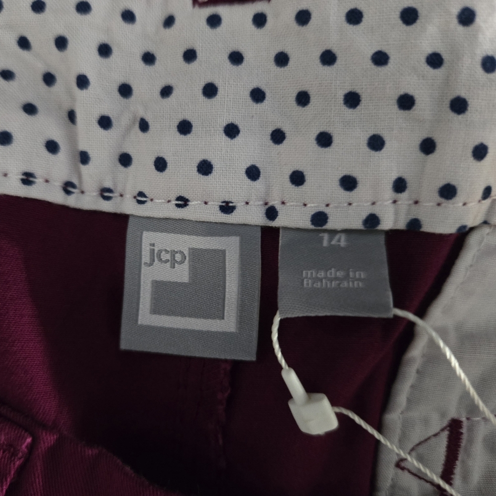 Nwt JCP Womens Shorts Sz 14 11" Inseam 10" Rise Burgundy - Picture 2 of 7